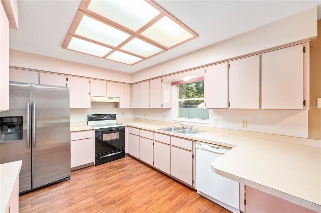 For Sale: $229,900 (2 beds, 2 baths, 1344 Square Feet)