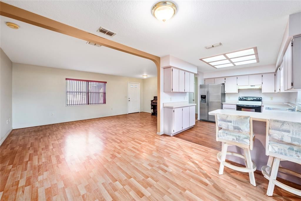 For Sale: $229,900 (2 beds, 2 baths, 1344 Square Feet)