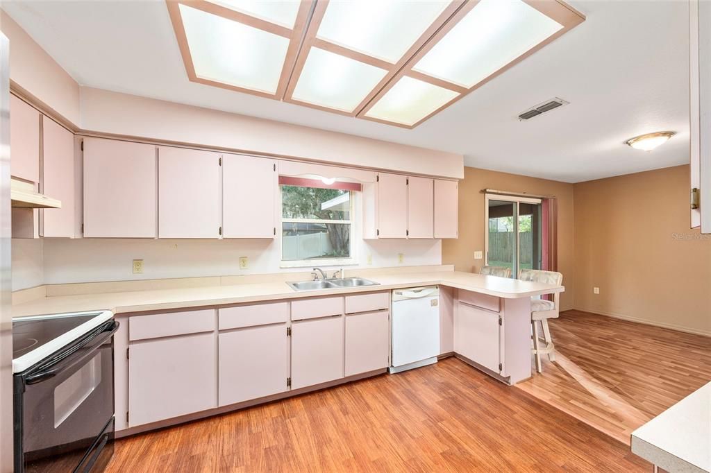 For Sale: $229,900 (2 beds, 2 baths, 1344 Square Feet)