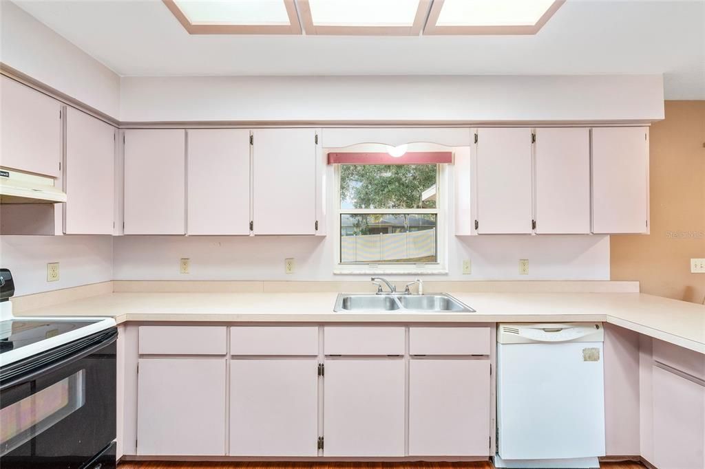 For Sale: $229,900 (2 beds, 2 baths, 1344 Square Feet)