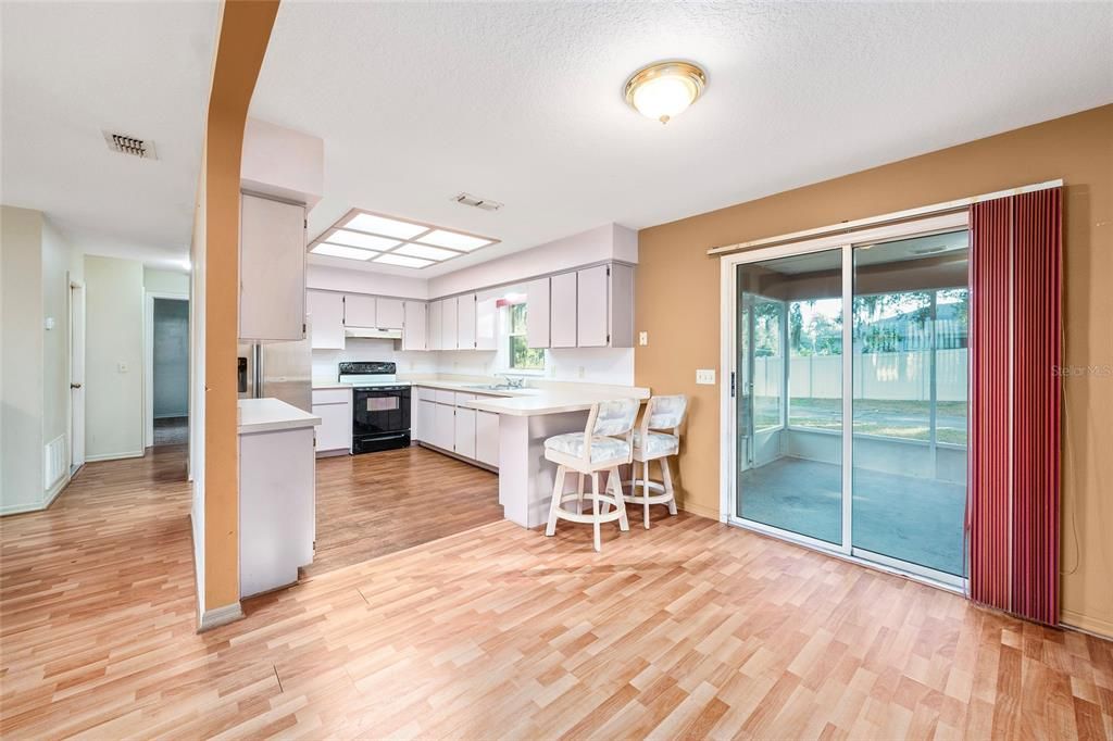 For Sale: $229,900 (2 beds, 2 baths, 1344 Square Feet)