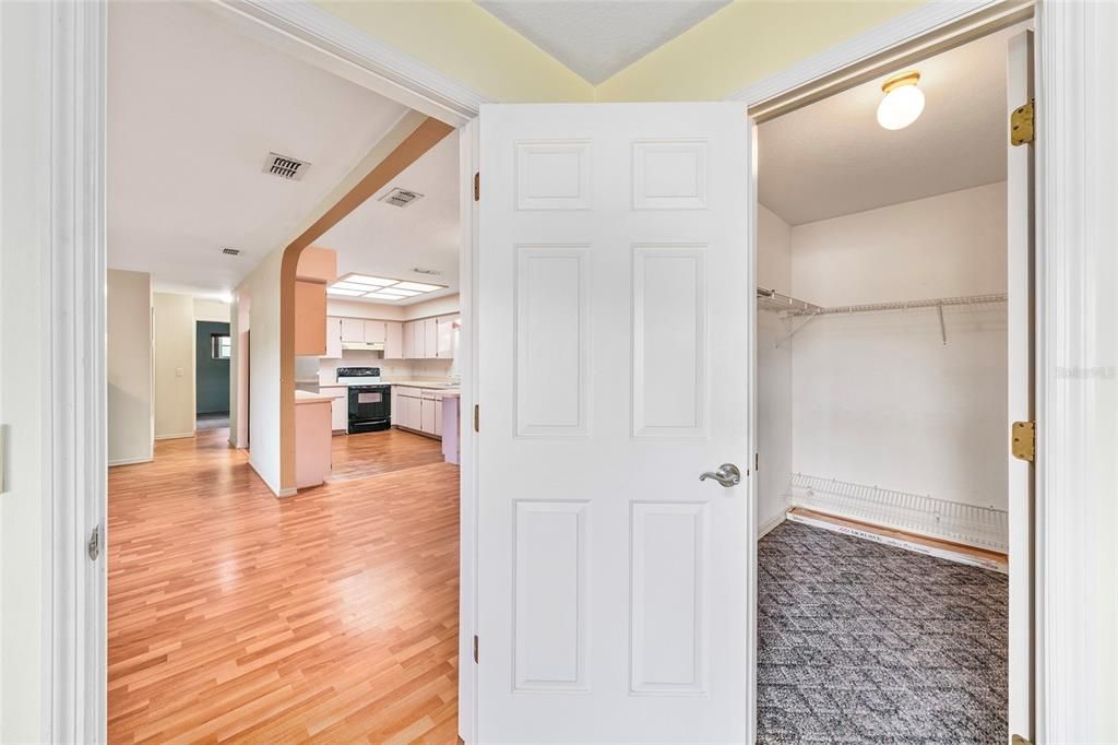 For Sale: $229,900 (2 beds, 2 baths, 1344 Square Feet)