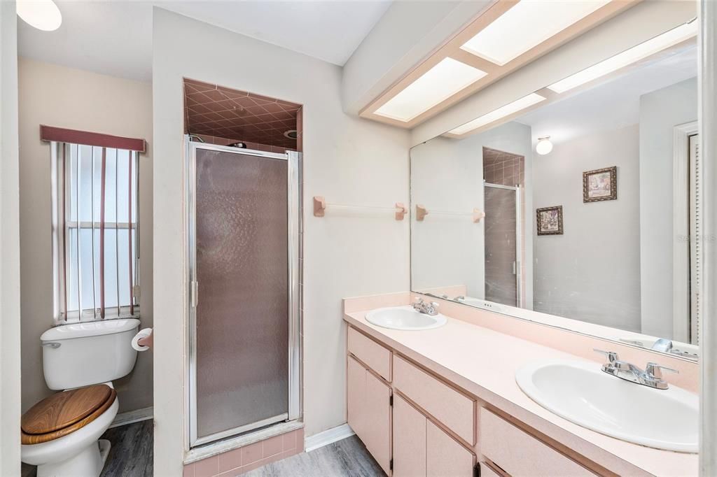 For Sale: $229,900 (2 beds, 2 baths, 1344 Square Feet)