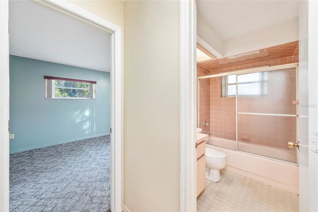 For Sale: $229,900 (2 beds, 2 baths, 1344 Square Feet)