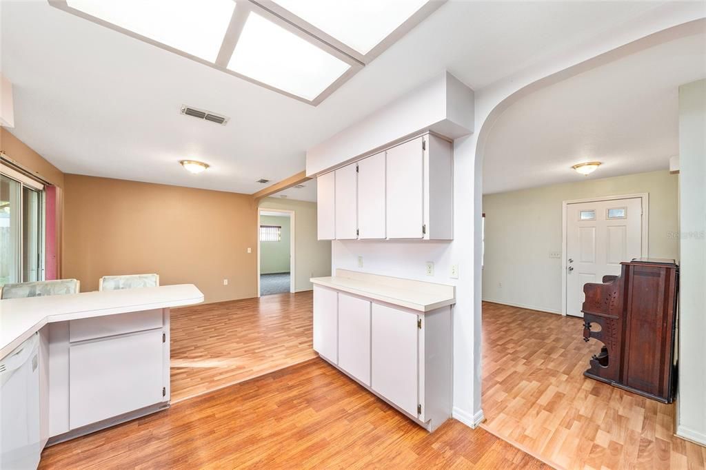 For Sale: $229,900 (2 beds, 2 baths, 1344 Square Feet)