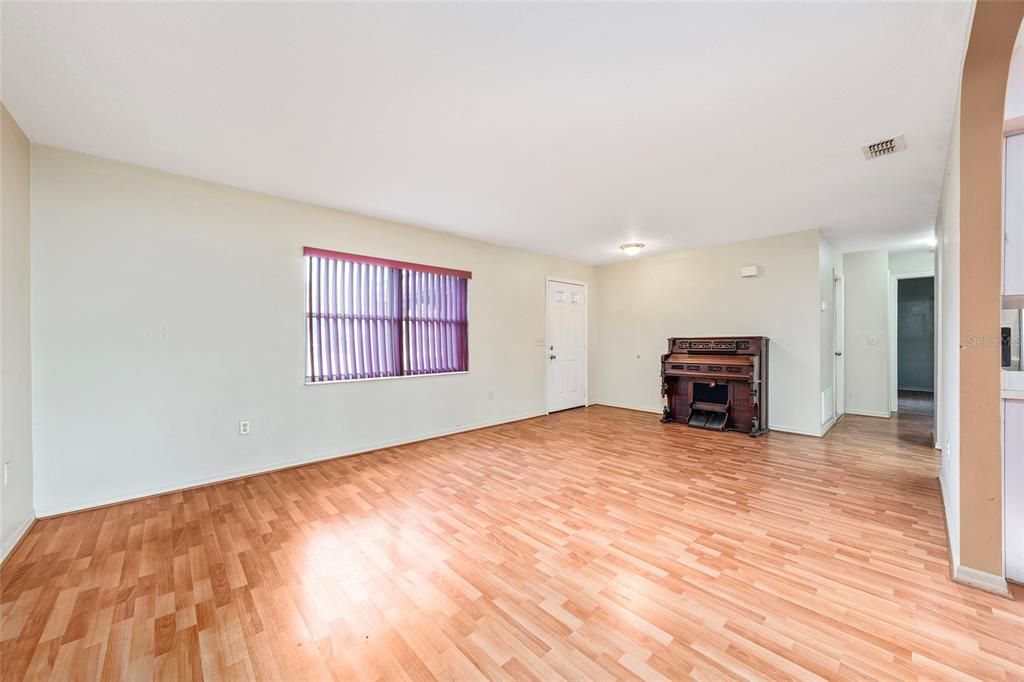 For Sale: $229,900 (2 beds, 2 baths, 1344 Square Feet)