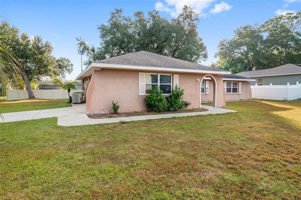 For Sale: $229,900 (2 beds, 2 baths, 1344 Square Feet)