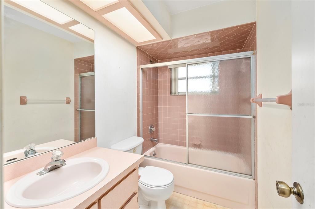 For Sale: $229,900 (2 beds, 2 baths, 1344 Square Feet)