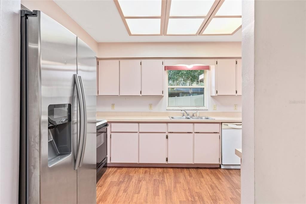 For Sale: $229,900 (2 beds, 2 baths, 1344 Square Feet)