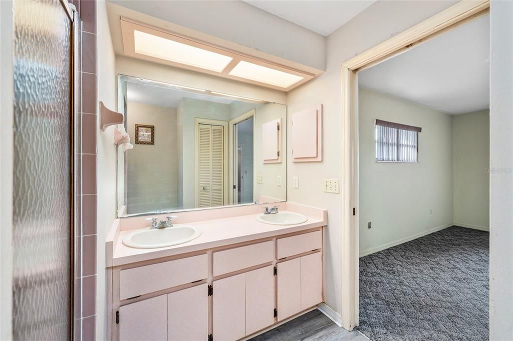 For Sale: $229,900 (2 beds, 2 baths, 1344 Square Feet)