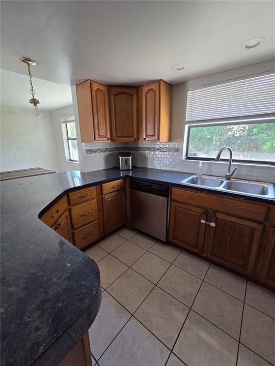 For Rent: $1,995 (3 beds, 2 baths, 1742 Square Feet)
