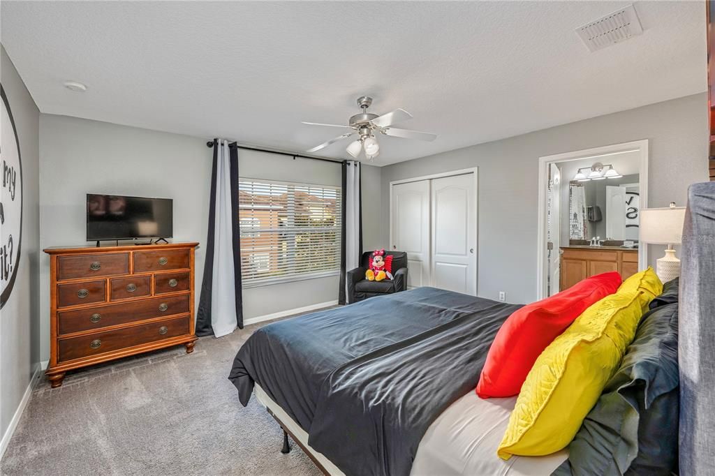 For Sale: $379,900 (4 beds, 3 baths, 1884 Square Feet)