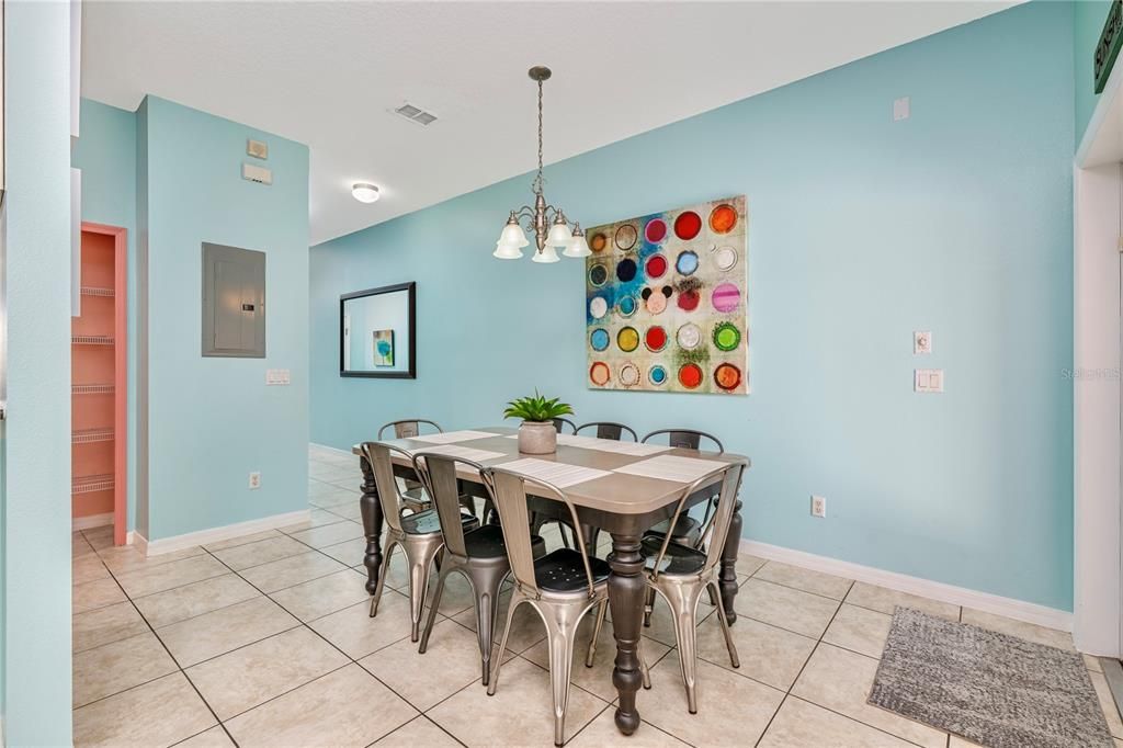 For Sale: $379,900 (4 beds, 3 baths, 1884 Square Feet)