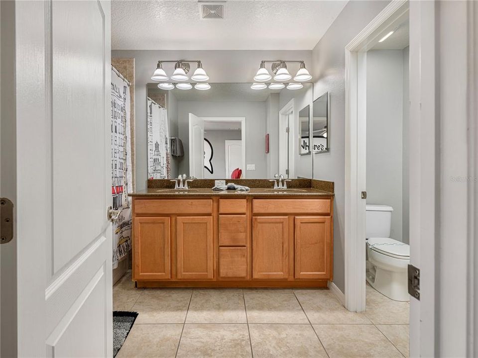 For Sale: $379,900 (4 beds, 3 baths, 1884 Square Feet)