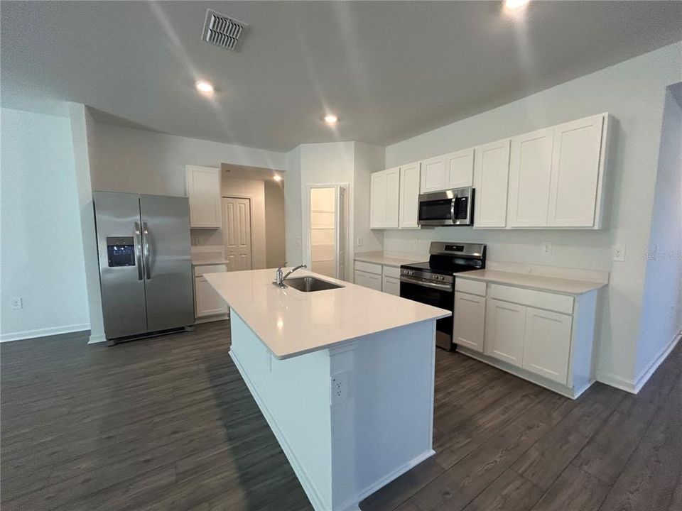 For Rent: $2,499 (3 beds, 2 baths, 2031 Square Feet)