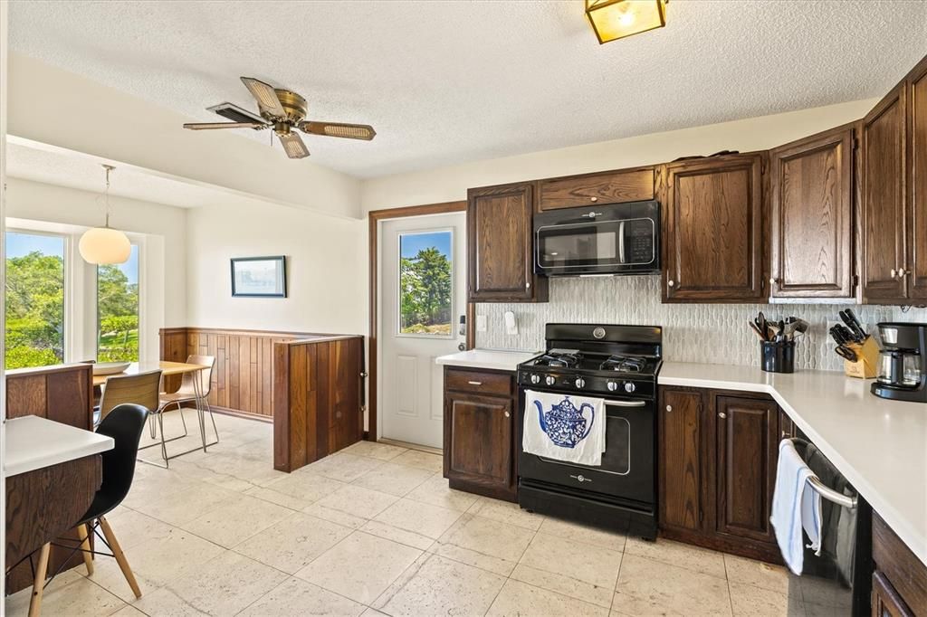 For Sale: $3,900,000 (4 beds, 3 baths, 3601 Square Feet)