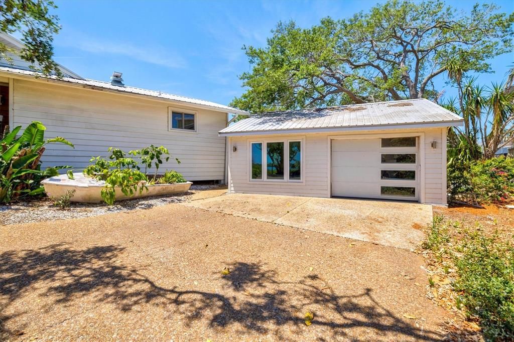 For Sale: $3,900,000 (4 beds, 3 baths, 3601 Square Feet)