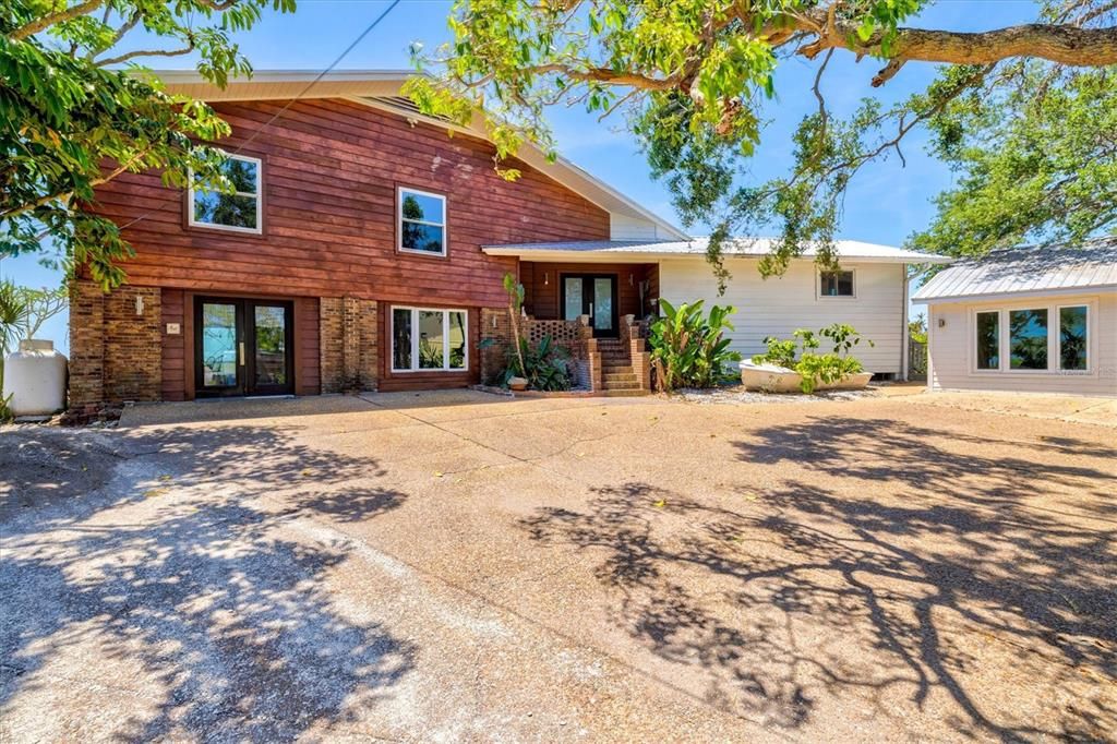 For Sale: $3,900,000 (4 beds, 3 baths, 3601 Square Feet)