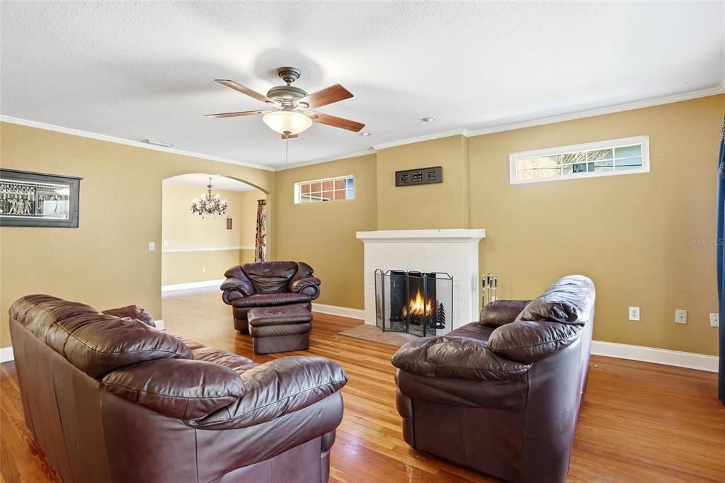 待售: $249,900 (3 贝兹, 2 浴室, 1642 平方英尺)