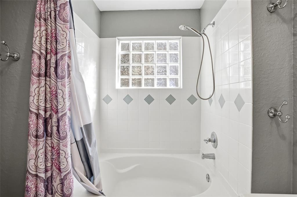 待售: $249,900 (3 贝兹, 2 浴室, 1642 平方英尺)