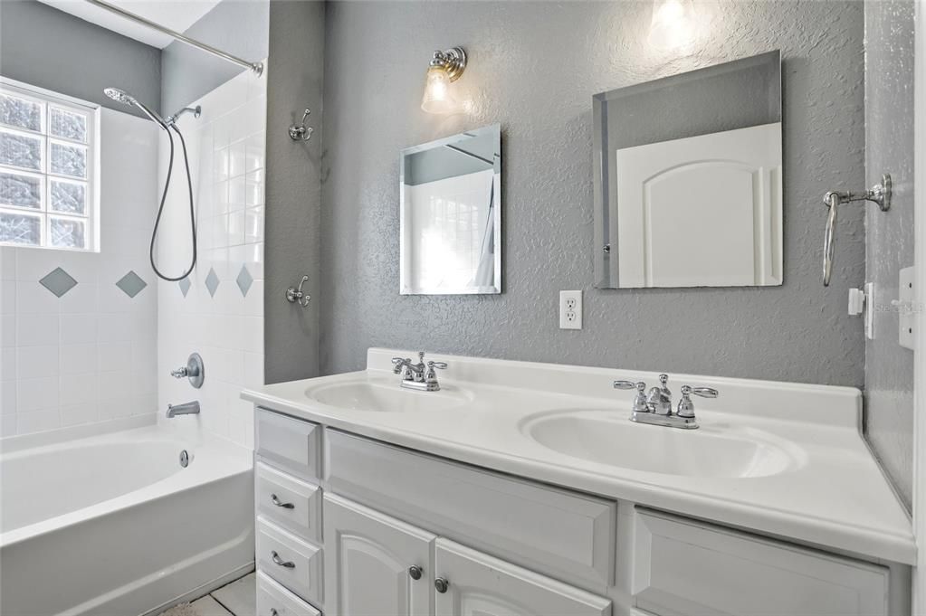 待售: $249,900 (3 贝兹, 2 浴室, 1642 平方英尺)