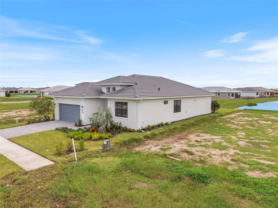 For Sale: $684,990 (2 beds, 2 baths, 1827 Square Feet)