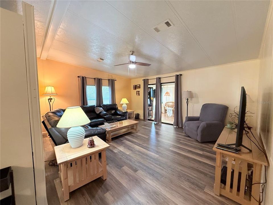 En Venta: $127,500 (2 camas, 2 baños, 960 Pies cuadrados)