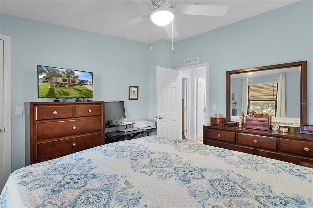 For Sale: $210,000 (2 beds, 2 baths, 1284 Square Feet)