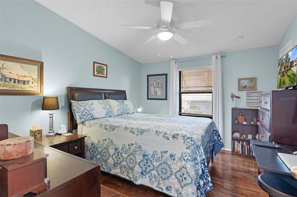 For Sale: $210,000 (2 beds, 2 baths, 1284 Square Feet)