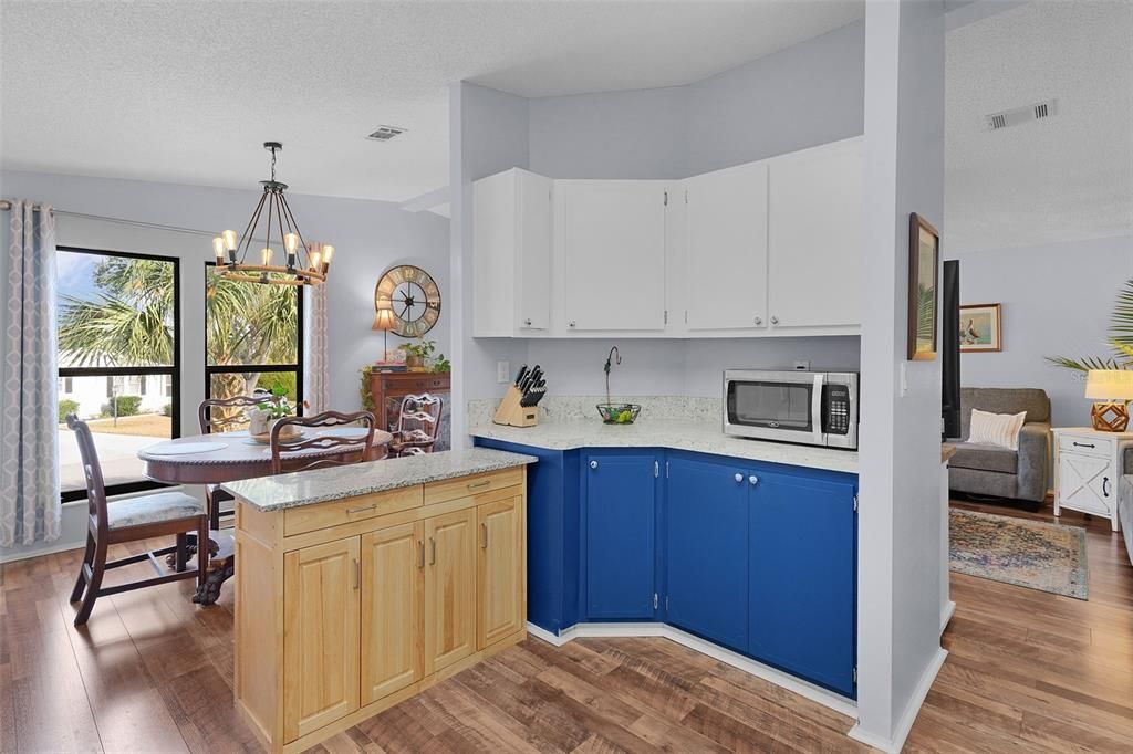 For Sale: $210,000 (2 beds, 2 baths, 1284 Square Feet)