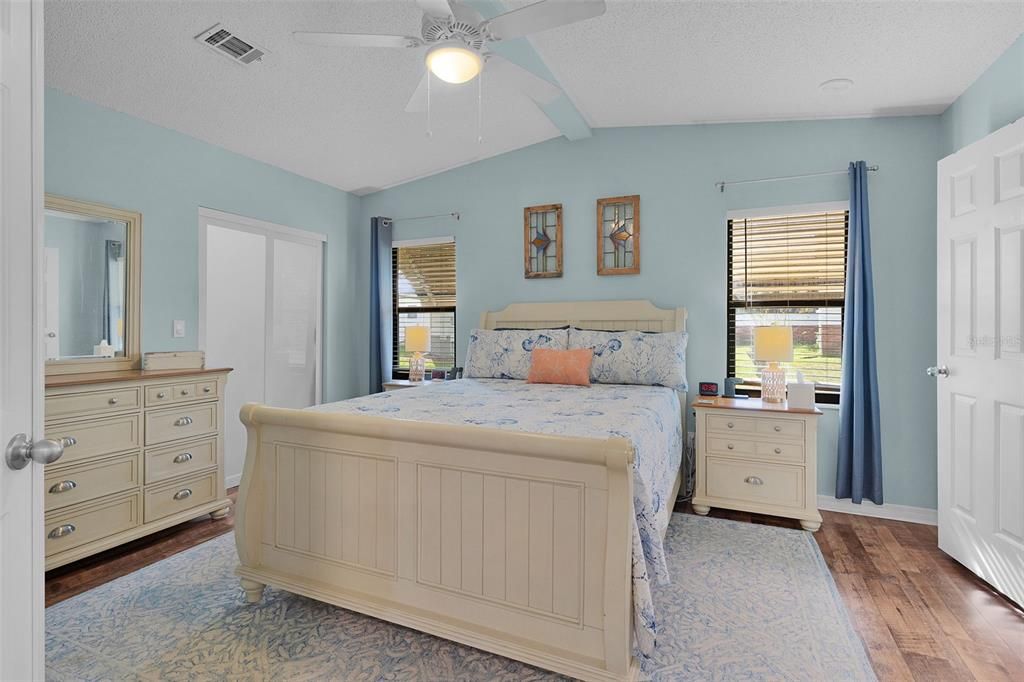 For Sale: $210,000 (2 beds, 2 baths, 1284 Square Feet)