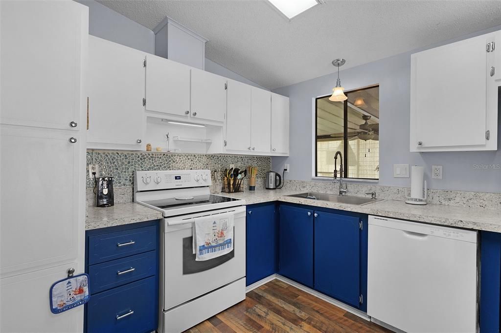 For Sale: $210,000 (2 beds, 2 baths, 1284 Square Feet)