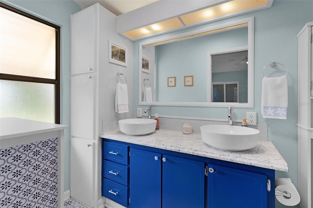 For Sale: $210,000 (2 beds, 2 baths, 1284 Square Feet)