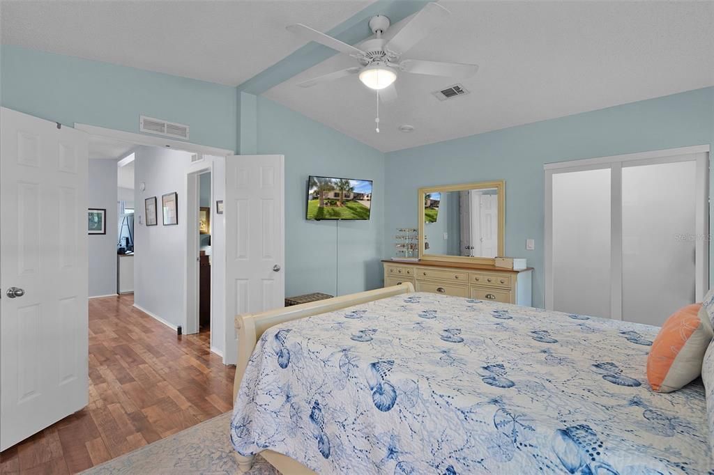 For Sale: $210,000 (2 beds, 2 baths, 1284 Square Feet)