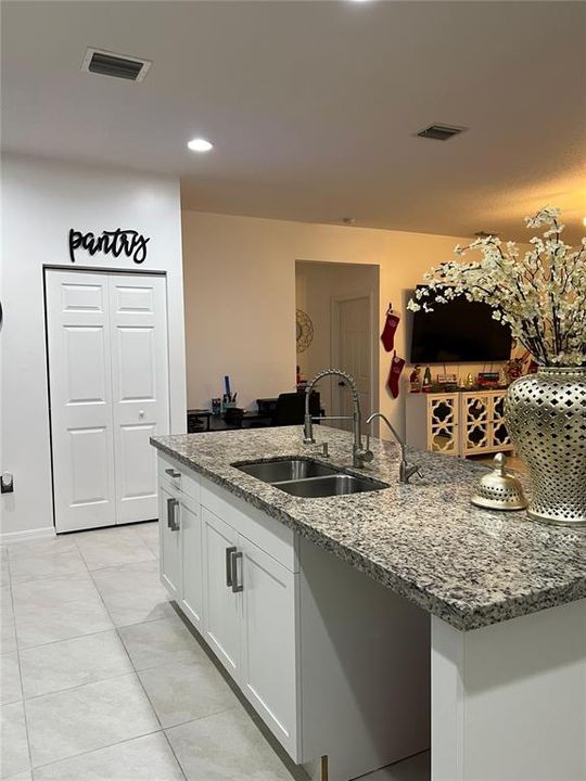 待售: $515,500 (4 贝兹, 3 浴室, 2341 平方英尺)