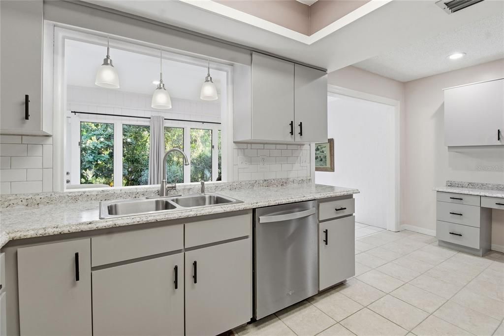 待售: $250,000 (2 贝兹, 2 浴室, 1768 平方英尺)