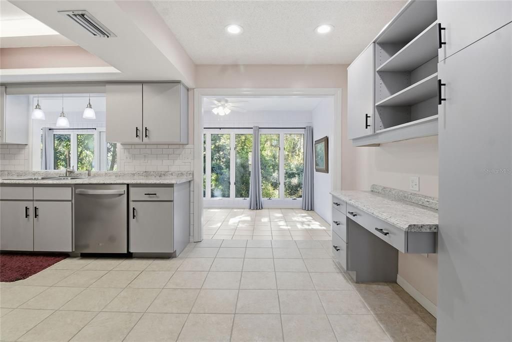 待售: $250,000 (2 贝兹, 2 浴室, 1768 平方英尺)