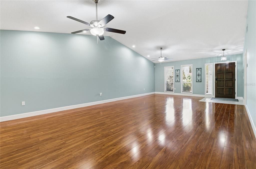 待售: $250,000 (2 贝兹, 2 浴室, 1768 平方英尺)