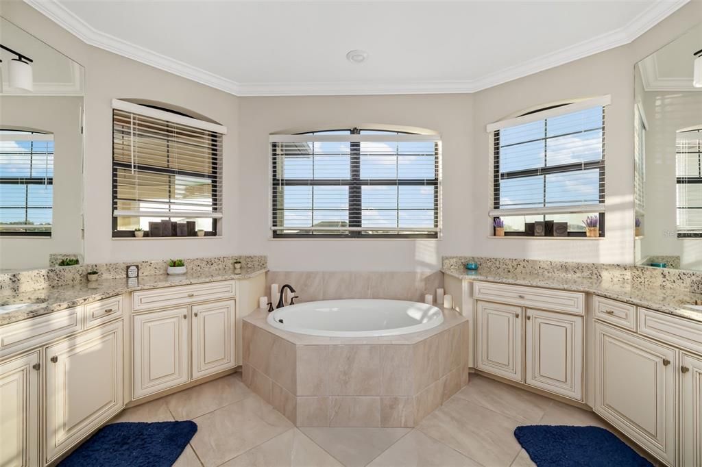 For Sale: $1,395,000 (6 beds, 4 baths, 3860 Square Feet)