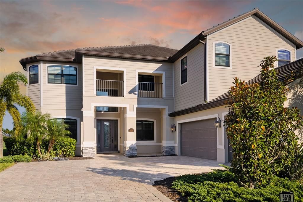 For Sale: $1,395,000 (6 beds, 4 baths, 3860 Square Feet)