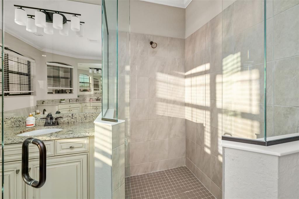 For Sale: $1,395,000 (6 beds, 4 baths, 3860 Square Feet)