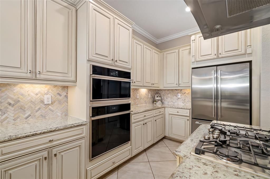 For Sale: $1,395,000 (6 beds, 4 baths, 3860 Square Feet)