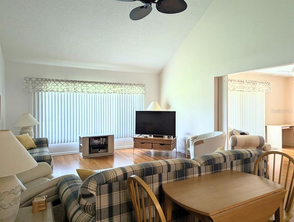 En Venta: $424,000 (2 camas, 2 baños, 1638 Pies cuadrados)