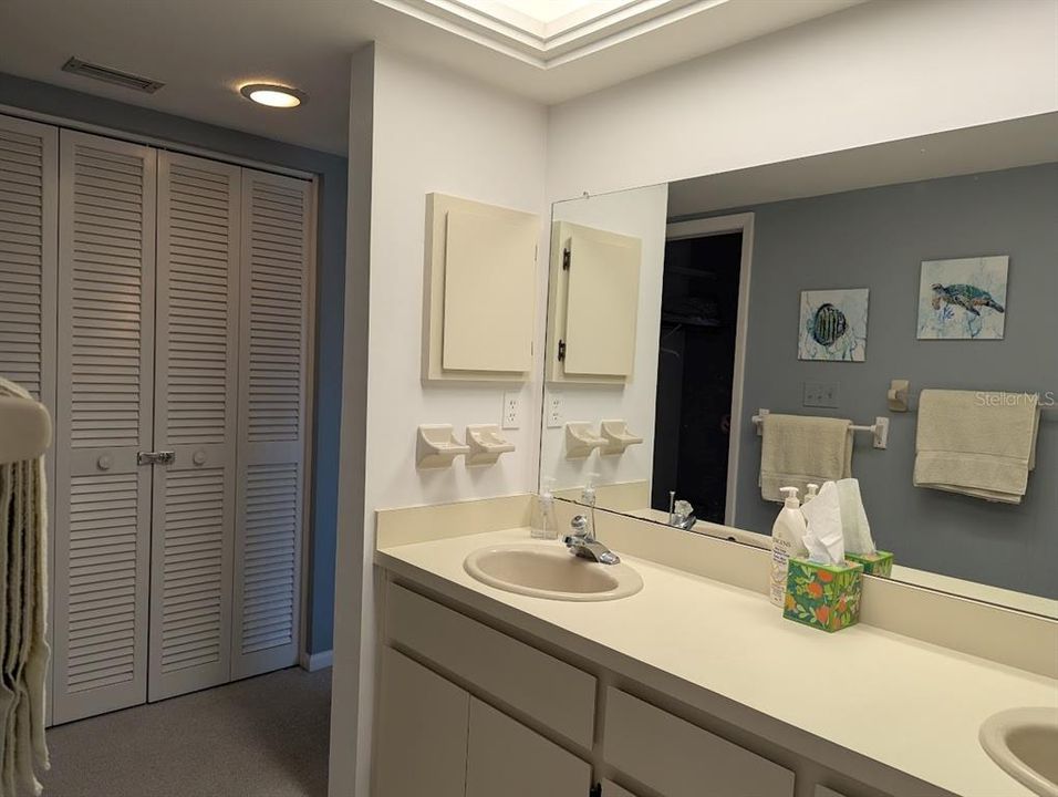 En Venta: $424,000 (2 camas, 2 baños, 1638 Pies cuadrados)