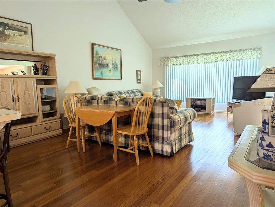 En Venta: $424,000 (2 camas, 2 baños, 1638 Pies cuadrados)