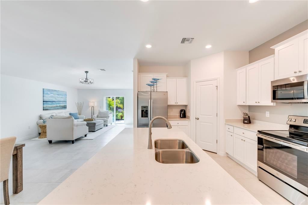 For Sale: $379,000 (4 beds, 2 baths, 1812 Square Feet)