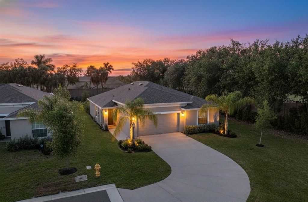 For Sale: $379,000 (4 beds, 2 baths, 1812 Square Feet)