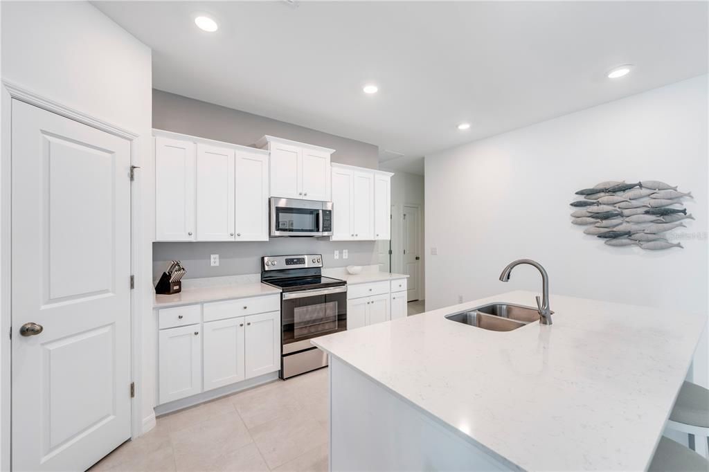 For Sale: $379,000 (4 beds, 2 baths, 1812 Square Feet)