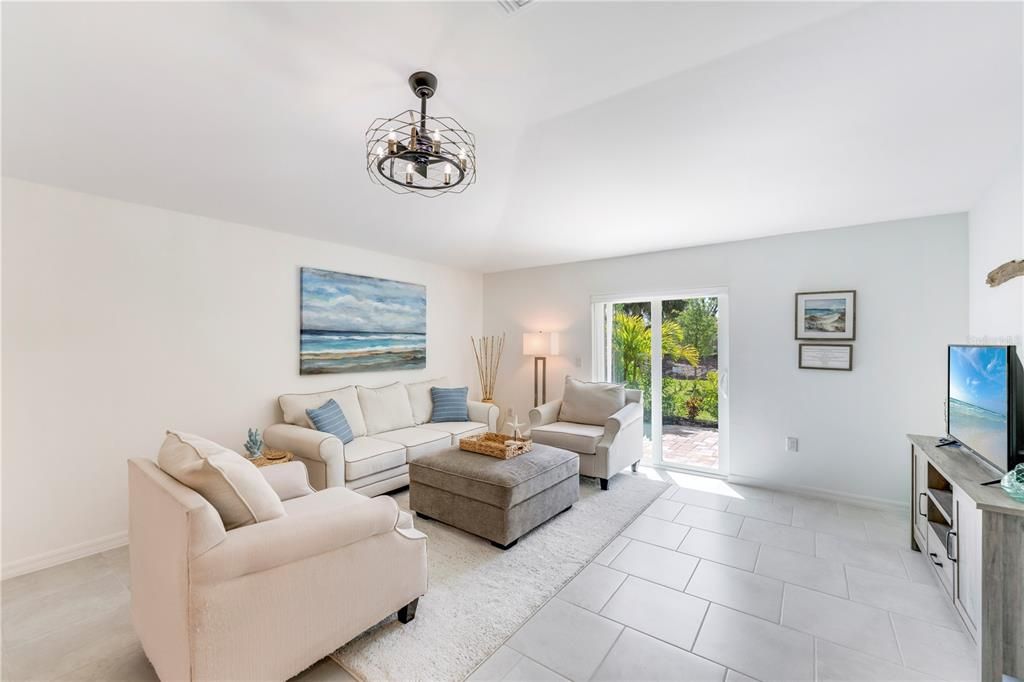 For Sale: $379,000 (4 beds, 2 baths, 1812 Square Feet)