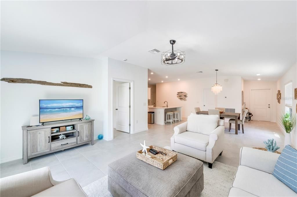 For Sale: $379,000 (4 beds, 2 baths, 1812 Square Feet)